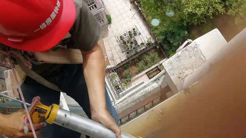 屋顶漏水用什么防水胶最好
